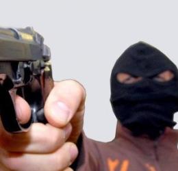 Anziani ostaggio dei rapinatori per tre ore in casa 