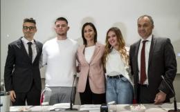 Giulia incanta Mara Carfagna