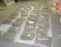 Presi con 44 chili di droga. Restano in cella