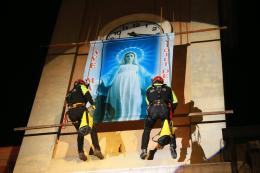 La magia dell'infiorata scende dal cielo: cerimonia da brividi