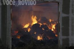 Dopo 48 ore di lotta, spento il gigantesco rogo