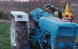 Muore schiacciato dal trattore a 85 anni
