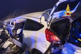 Il guard rail infilza l'auto: miracolato il 28enne alla guida