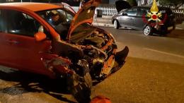 Frontale tra automobili: due persone ferite