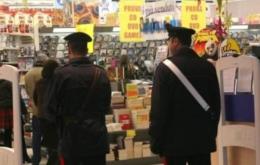 Hanno provato a rubare liquori al supermecato: beccati