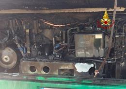 Bus va a fuoco, paura per gli studenti 