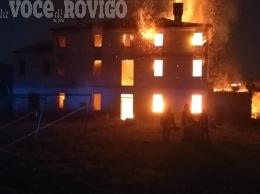 Distrutta dal rogo, la villa ora è sequestrata