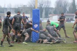 Squadre negli spogliatoi, Petrarca in vantaggio. Forza Bersaglieri