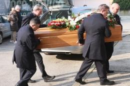 In tantissimi per l'ultimo abbraccio a Paolo Rondina