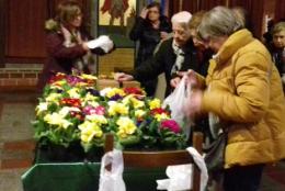 Volontarie derubate alla fine della Messa