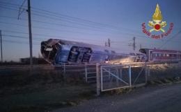Deraglia un Frecciarossa, due morti, 27 feriti