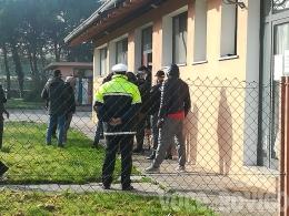 Profughi in protesta chiedono la "paghetta", cibo migliore e assistenza medica