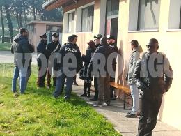 Protesta pacifica dei profughi di Cavanella Po: chiedono "paghetta" e assistenza medica
