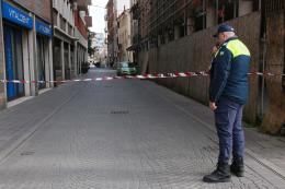 Vento forte, cantiere dismesso a rischio. Strada chiusa