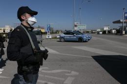 In 7 giorni fermati in strada 16 positivi al virus e in quarantena