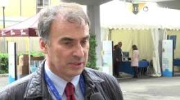 Un metro di distanza, lavare spesso mani, superfici e anche la spesa: come frenare il covid