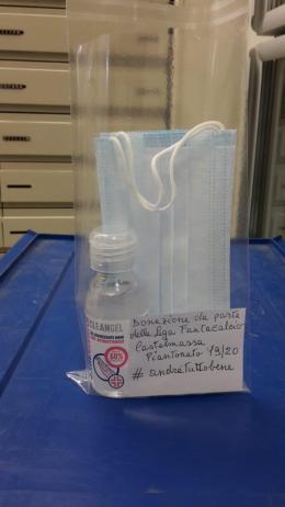 Il dono dei fantallenatori alle famiglie in difficolt&agrave;: i kit con gel igienizzante e mascherina