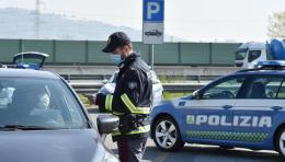 Fermati in strada 16 positivi al virus e in quarantena