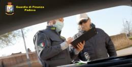 Falso cieco va in bicicletta durante l'emergenza, la finanza gli sequestra 350mila euro