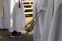 Sì alle messe dal 24 maggio ma con guanti e mascherine, senza segno della pace e acquasanta