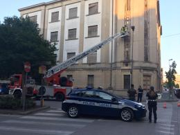 Piovono (di nuovo) vetri dall'ex genio civile