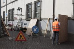 Ultimi giorni per il chiosco in piazza: parte il cantiere per smantellarlo 