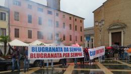 La sciarpa e la maglia di Fortunato per il suo ultimo viaggio
