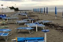 Il maltempo e la mareggiata distruggono la spiaggia di Boccasette
