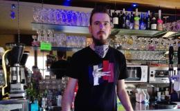 Rivolta al bar, “ridateci le carte da gioco”