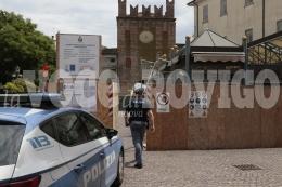 Clamoroso: scritte razziste e vandali al chiosco