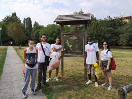 "Abbracciamo la natura" per riprenderci gli spazi comuni