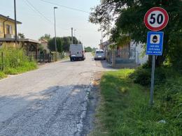 "Via Giosuè Carducci: zero protezioni laterali, sempre più trafficata e pericolosa, auto che sfrecciano ad alta velocità"