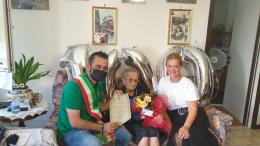 Tanti auguri alla super nonna Venerina: sono 100 anni!