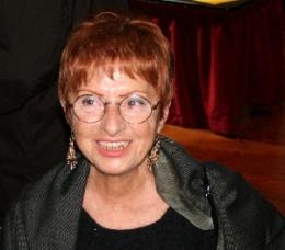 Lacrime per la scomparsa della maestra Amina