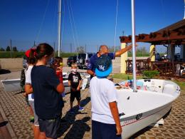 Una mattinata in barca a vela per i giovani del Delta