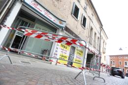 Un altro crollo di calcinacci in pieno centro