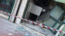 Boato nella notte: bancomat esploso