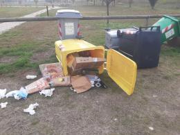 Sfasciano tutto senza un motivo: vandali in viale dei Nati