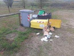 Vandalizzano l'area in viale dei Nati durante la notte