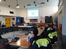 Un corso di formazione agli agenti della municipale per imparare l’uso dei nuovi apparati radio