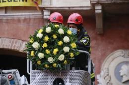 La tradizione Infiorata dei vigili del fuoco: ora il periodo delle festività è ufficialmente cominciato
