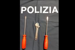 Beccate con cacciaviti e chiavi inglesi due giovanissime ladre rom