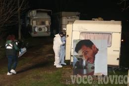 Orrore al campo nomadi: ammazzato a colpi di machete. Un giovane in fuga
