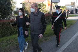 Tutto raso al suolo dal fuoco. "Ma la mia azienda rivivrà: non abbandono i dipendenti"