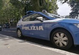 Anziano si tocca sulla panchina della ciclabile: denunciato