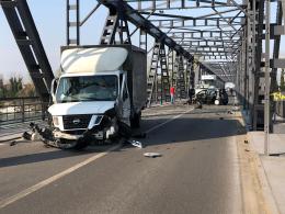 Frontale sul ponte del Po in statale 16, traffico bloccato