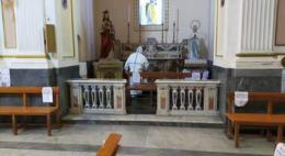 Il coro canta senza mascherina: focolaio dopo il funerale