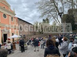 La messa sul sagrato: "Una Pasqua storica"