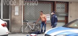Accoltellato di giorno in pieno centro