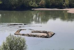 Riemergono i resti della fortezza dall'Adige in secca